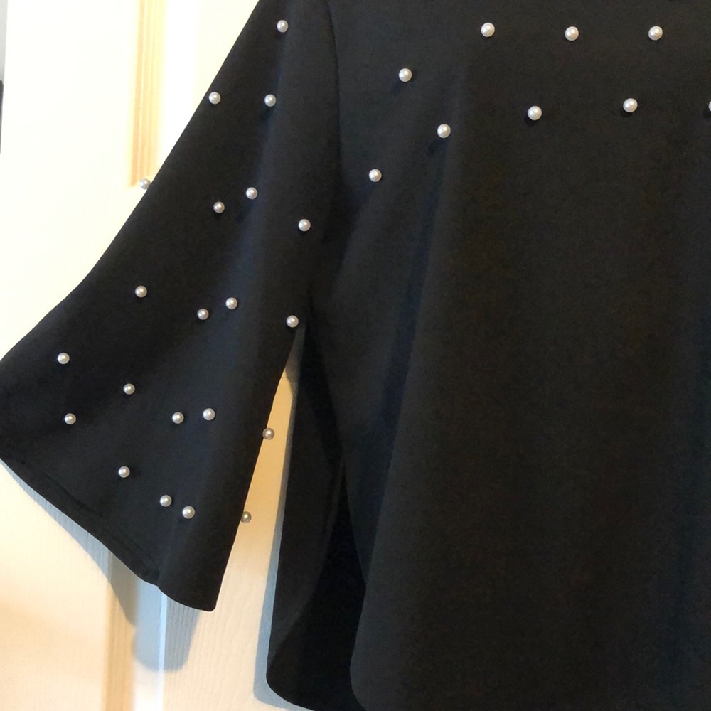 Pearl Accent Top - Picture 2 of 4